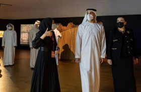 خالد بن محمد بن زايد يزور معرض الفنون التشكيلية «إمارات الرؤى 2: سرد ووعد»