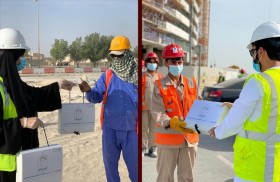 بلدية مدينة أبوظبي تنفذ مبادرة «كسوة العيد» لعمال 100 موقع إنشائي في أبوظبي