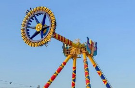 إنقاذ امرأة سقطت من لعبة ملاهٍ 