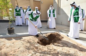 فريق التطوع في الشؤون الإسلامية يشارك في زارعة الأشجار بالمساجد