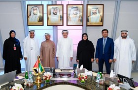 تكريم ثلاثة من أعضاء هيئة التدريس بجامعة الإمارات لحصولهم على وسام رئيس مجلس الوزراء ضمن برنامج جائزة الشيخ محمد بن راشد للأداء الحكومي المتميز