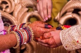 أسرة توزع طعام الزفاف بالبطاقة الشخصية