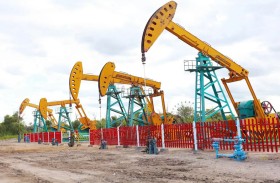 النفط يتجه لأكبر خسائر أسبوعية منذ يونيو بضغط من الرسوم الجمركية 