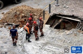 الأرض تبتلع سائحة في ماليزيا