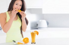 شرب عصير البرتقال يوميا يخفض خطر الإصابة بمرض شائع