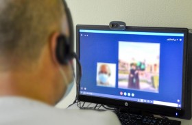 «المؤسسات العقابية» في شرطة دبي تُسعد طالبة جامعية بتمكين والدها من حضور حفل تخرجها