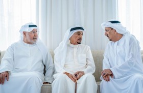 حاكم عجمان يقدم واجب العزاء في وفاة حسين خانصاحب