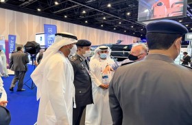 قيادات من شرطة أبوظبي يطلعون على أحدث أنظمة المحاكاة والتدريب في جناح «تسليح» بالقمة الشرطية العالمية في اكسبو