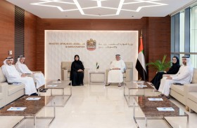 عبد الرحمن العور يستقبل وفداً من جمعية الصحفيين الإماراتية