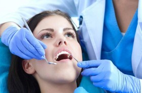 5 أمور يكشفها طبيب الأسنان عند النظر داخل فمك!