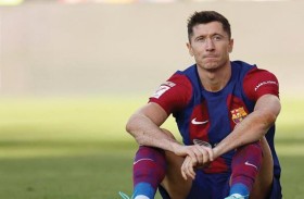 ليفاندوفسكي يحدد مستقبله مع برشلونة