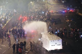 التظاهرات تشتعل في تل أبيب.. وحكومة نتنياهو تنجو من حجب الثقة