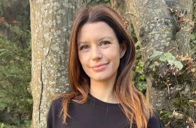 بيرين سات تغرّد خارج الدراما وتطلق أولى أغنياتها