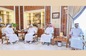 حاكم عجمان وولي عهده يطلعان على مشروعات ومبادرات هيئة الهلال الأحمر الإماراتي