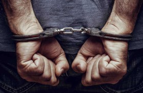 اعتقال رجل بعد تعنيف زوجته ضربا وحرقا