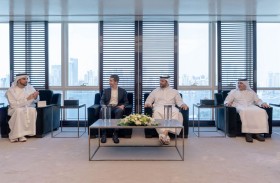 سلطان بن أحمد القاسمي يستقبل الرئيس التنفيذي للعمليات بشركة كريبتو دوت كوم العالمية