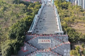 الصين تدشن أطول سلم خارجي في العالم بتصميم فريد