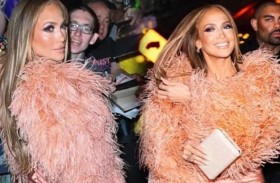 موقف محرج لجينفير لوبيز بسبب ملابسها في حفل خيري