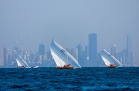 سباق دبي للقوارب الشراعية 60 قدماً يجذب نخبة المشاركين
