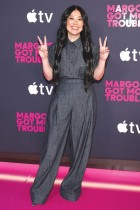 الممثلة والكوميدية الأمريكية شيري كولا لدى حضورها العرض الأول لمسلسل «مارغو لديها مشاكل مالية» من إنتاج Apple TV في نيويورك. ا ف ب 