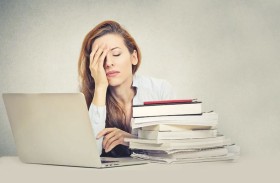 تعملين وأنت منهكة؟.. سبب خفي يجعلك تخشين أخذ استراحة!