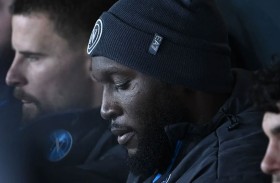 قرار تأديبي يلوح في الأفق.. ولوكاكو مهدد بالاستبعاد من حسابات نابولي