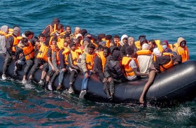 41 % انخفاضاً بعدد المهاجرين إلى بريطانيا عبر المانش في النصف الأول 
