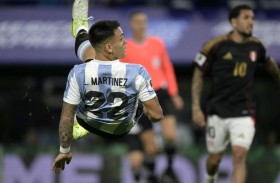 الأرجنتين تبتعد في الصدارة.. والبرازيل تكتفي بالتعادل 