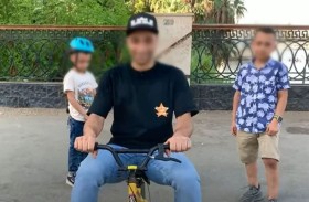 تطلب الطلاق لهوس زوجها باللعب مع الأطفال 