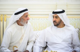 حمدان بن زايد يعزي في وفاة راشد أحمد بن زوينة المنصوري