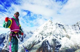 يتسلّق أعلى جبل في العالم 25 مرة