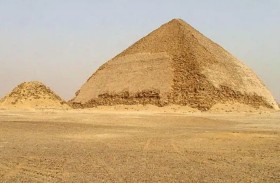 ما حقيقة تساقط أحجار الهرم المنحني في مصر؟