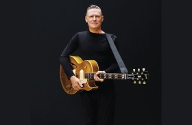 نجم الروك براين آدمز ينضم إلى نجوم حفلات ليالي السعديات