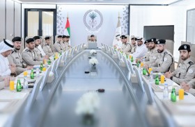 شرطة الشارقة تناقش الخطة الأمنية لاحتفالات رأس السنة الميلادية 2026