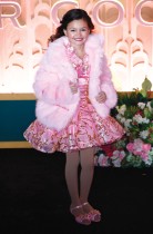 الممثلة الأمريكية سكارليت سبيرز لدى حضورها العرض الأول لفيلم  Wicked: For Good  في مركز لينكولن للفنون المسرحية في نيويورك. ا ف ب