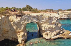 «قوس الحب» الإيطالي ينهار «يوم عيده» 