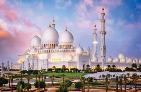 جامع الشيخ زايد الكبير أتم استعداداته لاستقبال جموع المصلين والزوار خلال شهر رمضان وسط أجواء روحانية