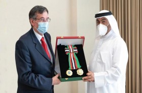 رئيس الدولة يمنح سفير صربيا وسام الاستقلال من الطبقة الأولى 