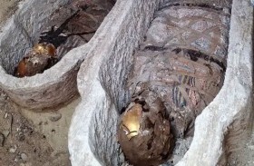 كشف مقبرة رومانية نادرة في مصر.. وألسنة ذهبية