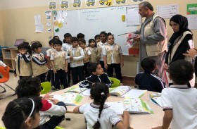 مدارس رأس الخيمة تتسلم حصالات بطل الهلال الصغير