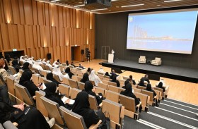 (أنور قرقاش الدبلوماسية) تطلق برنامجا تدريبيا لبناء القدرات تحضيرا لـ (كوب 28)