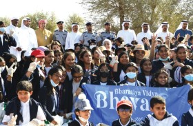 شرطة أبوظبي تُشارك  في مبادرة تنظيف البر بالعين