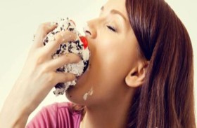 كيف نتخلص من عادة تناول الحلويات؟