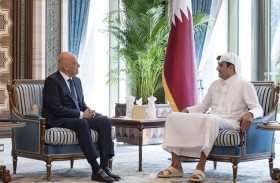 أمير قطر يبحث مع وزير الدفاع اليوناني التطورات الإقليمية