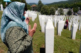 مجزرة سريبرينيتسا...مسلمو البوسنة يبكون موتاهم