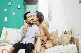 تحدياً لكورونا.. زواج على الإنترنت 