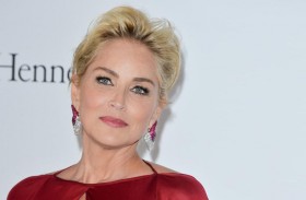 شارون ستون توجه رسالة إلى الصليب الأحمر الإيطالي