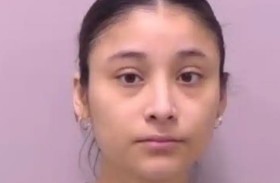 عاملة حضانة تعطي الأطفال مليّنات على أنها «حلوى»