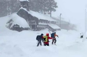 جثث تحت الركام الأبيض.. إثر انهيار جليدي 