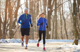تحذيرات وإرشادات لتفادي مخاطر الجري في الطقس البارد